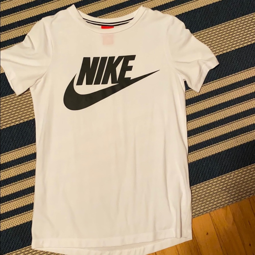 Nike Women’s Tee Shirt